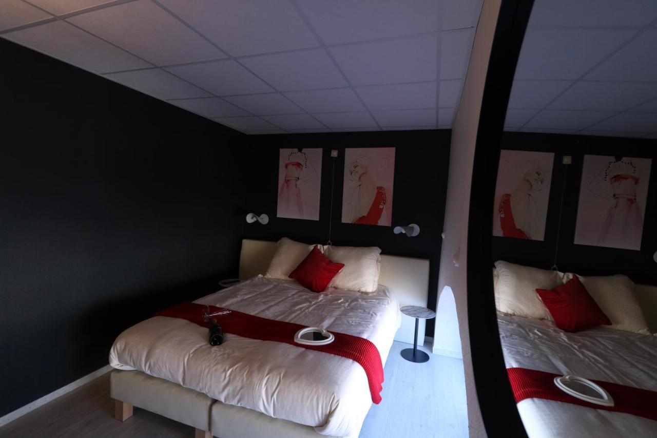 Hotel La Vieille Ferme Chassepierre Extérieur photo