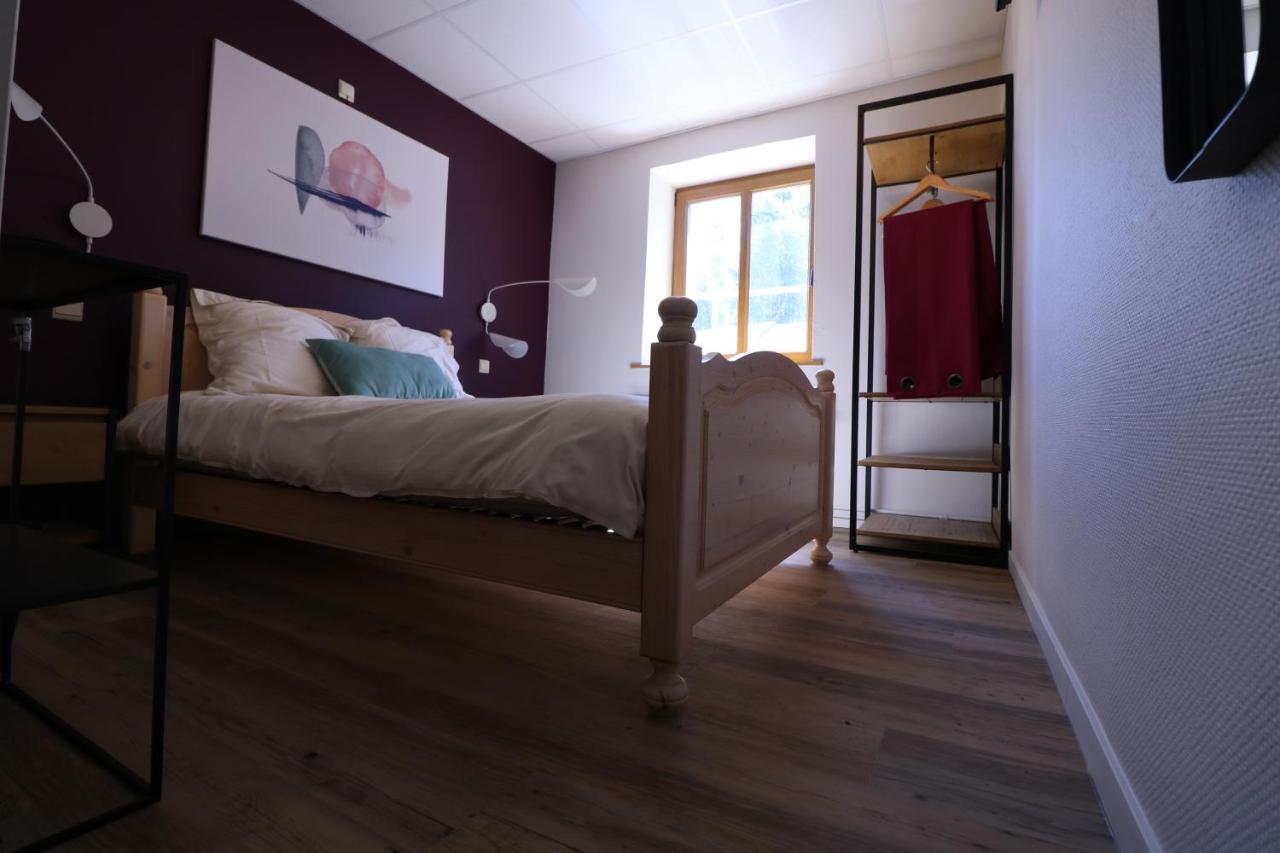 Hotel La Vieille Ferme Chassepierre Extérieur photo