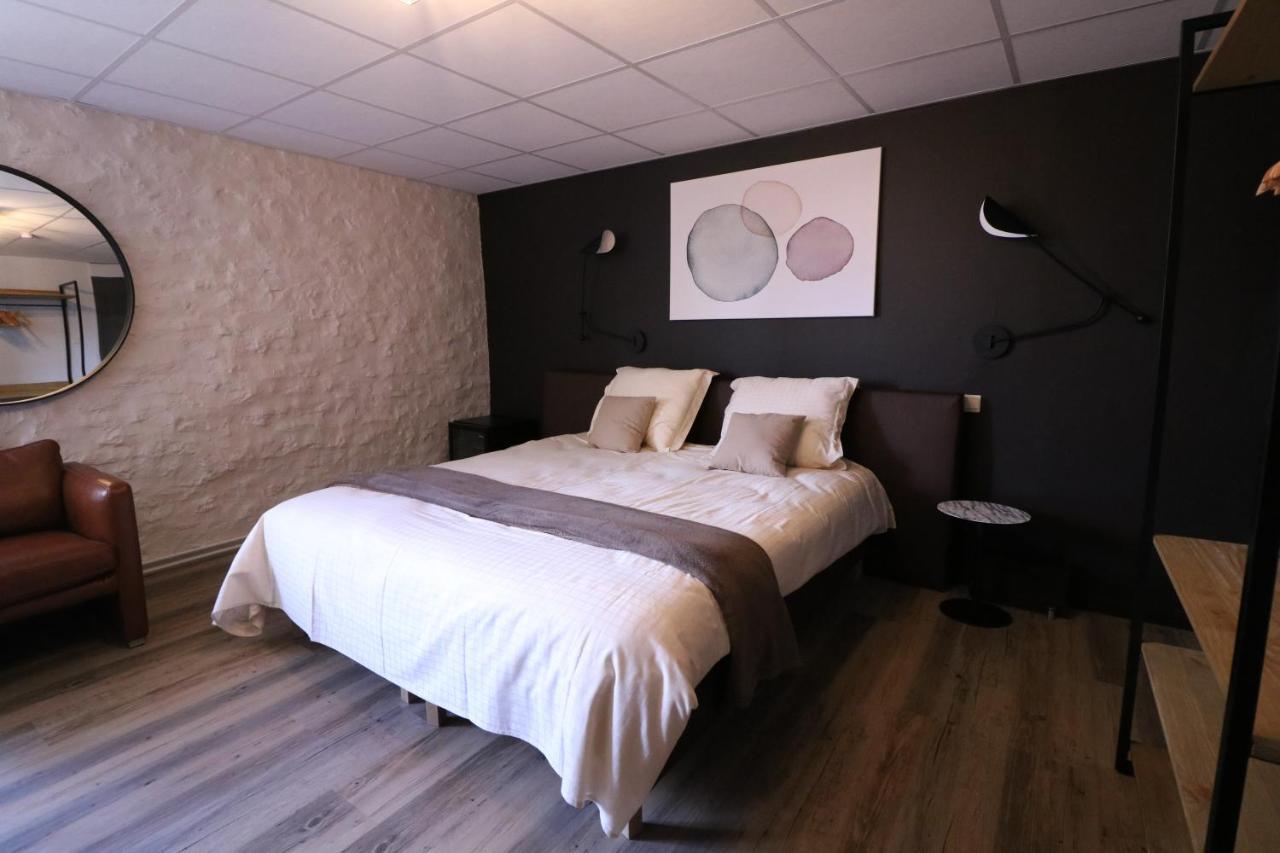 Hotel La Vieille Ferme Chassepierre Extérieur photo