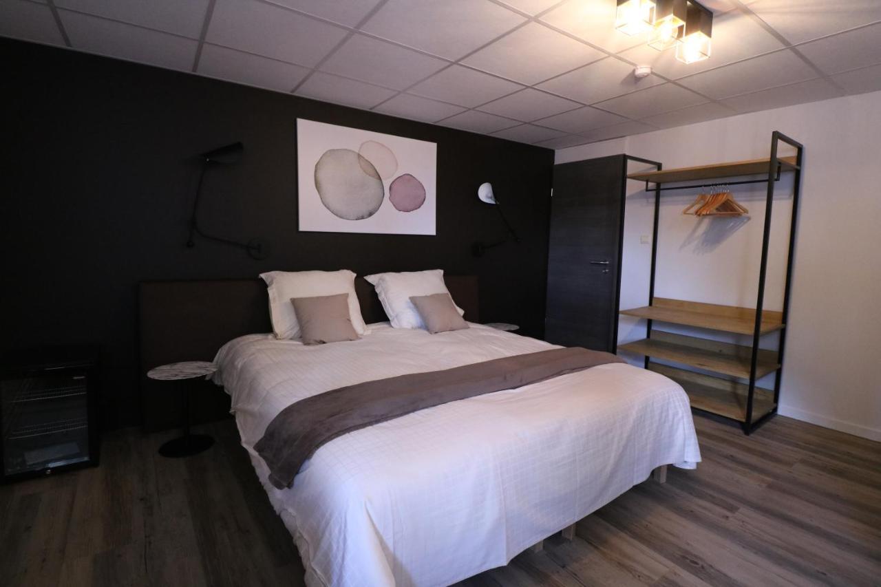 Hotel La Vieille Ferme Chassepierre Extérieur photo