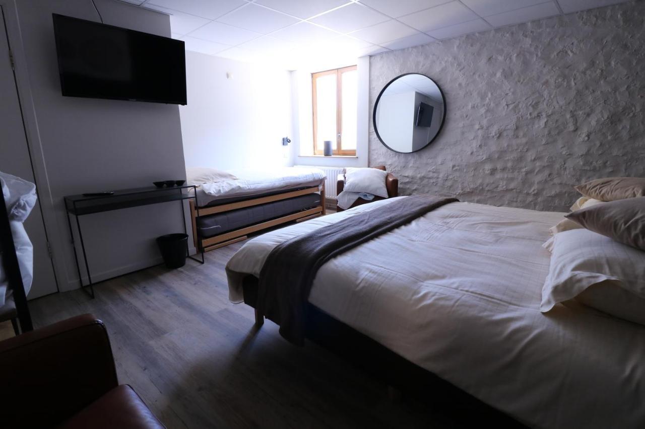 Hotel La Vieille Ferme Chassepierre Extérieur photo