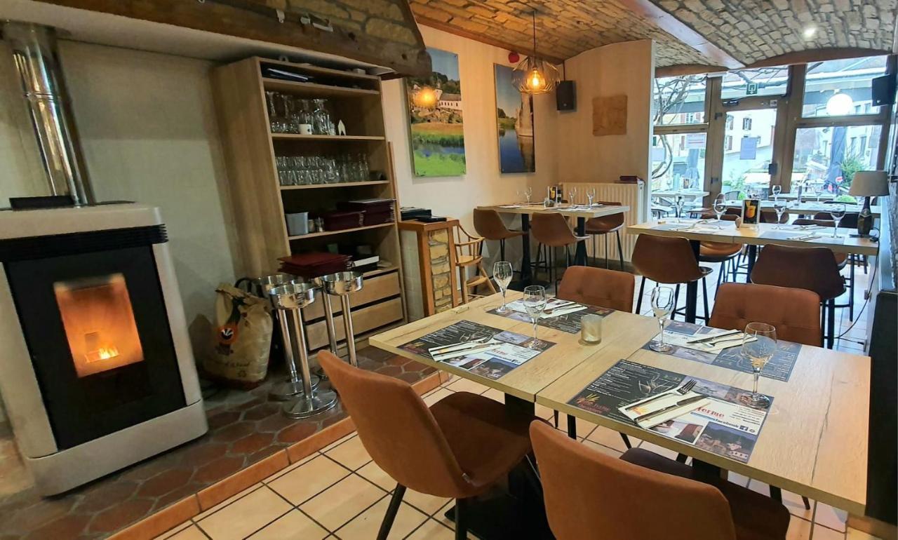Hotel La Vieille Ferme Chassepierre Extérieur photo
