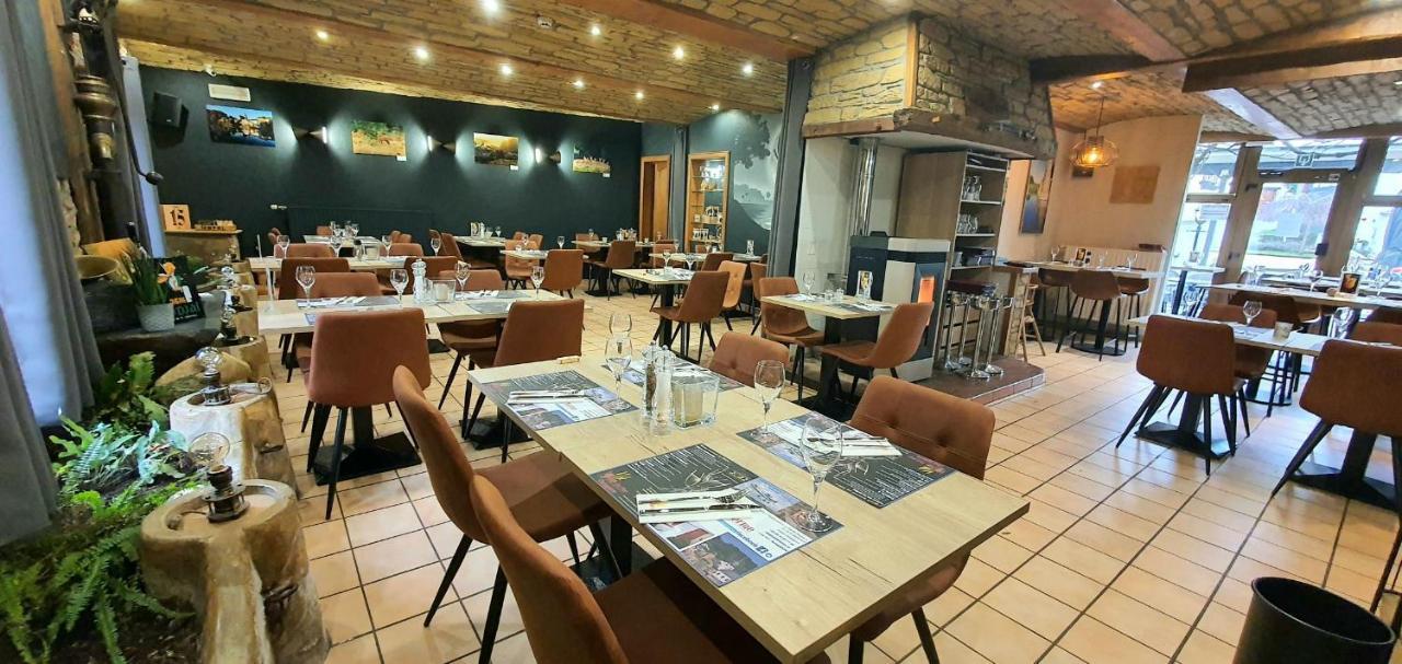 Hotel La Vieille Ferme Chassepierre Extérieur photo
