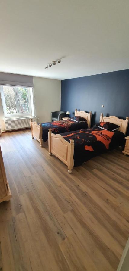 Hotel La Vieille Ferme Chassepierre Extérieur photo