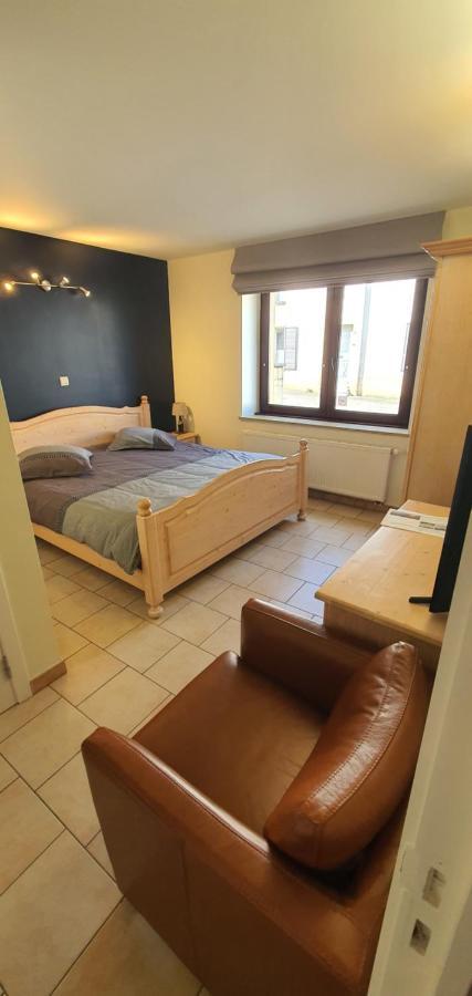 Hotel La Vieille Ferme Chassepierre Extérieur photo