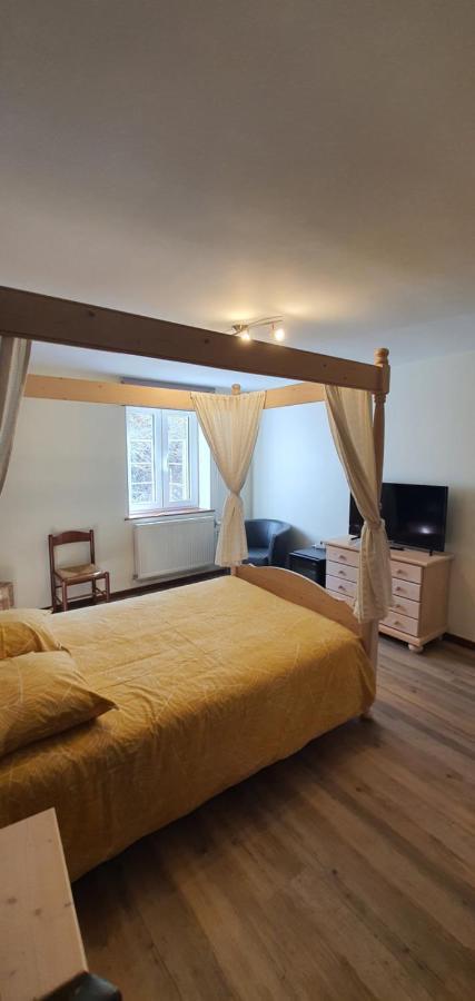Hotel La Vieille Ferme Chassepierre Extérieur photo