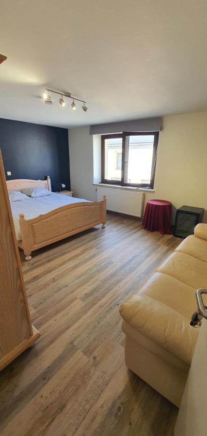 Hotel La Vieille Ferme Chassepierre Extérieur photo